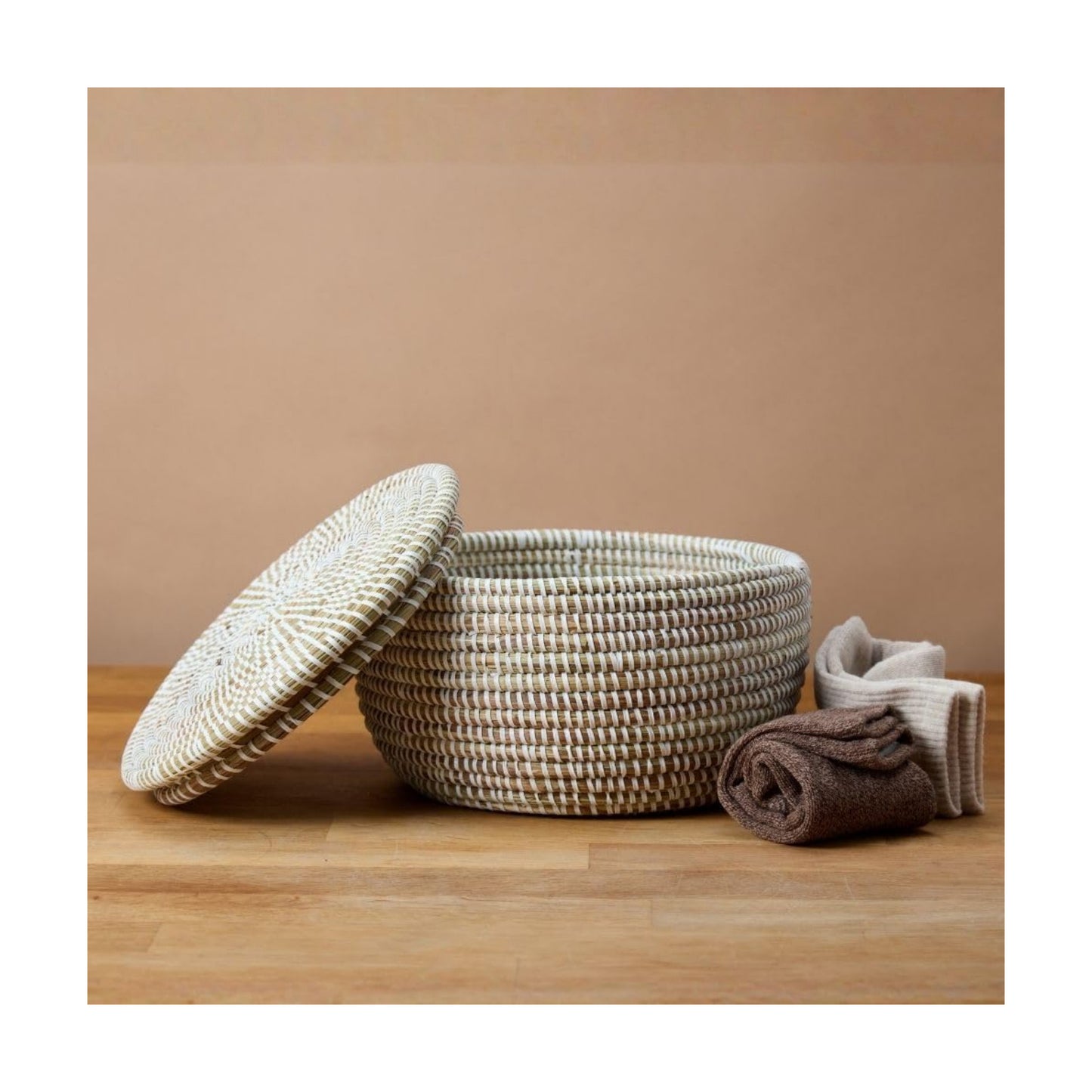 Small Woven Basket / White Flat / 10 Inch