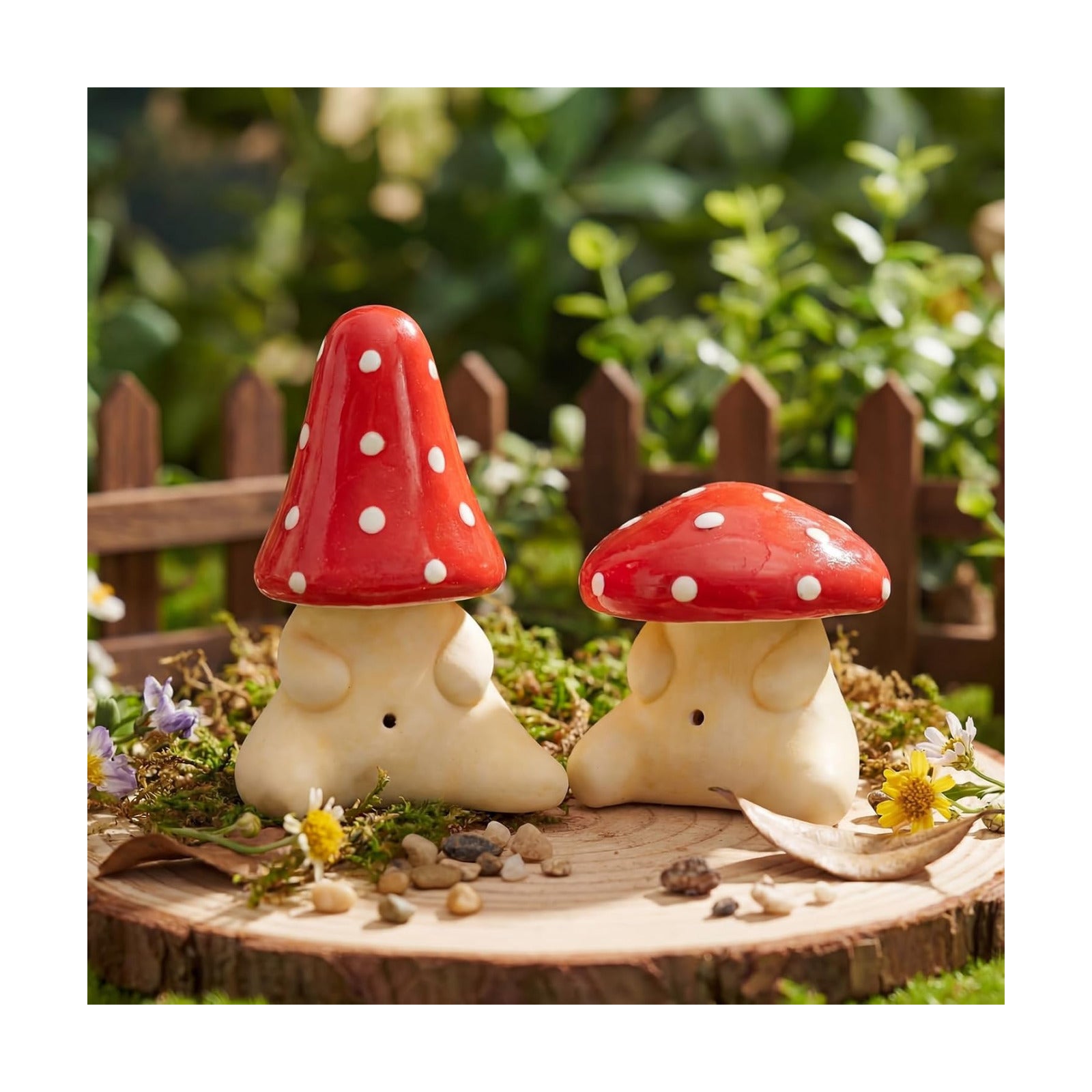 Butts Figurines Outdoor Garden Statues / Red / Set of 2