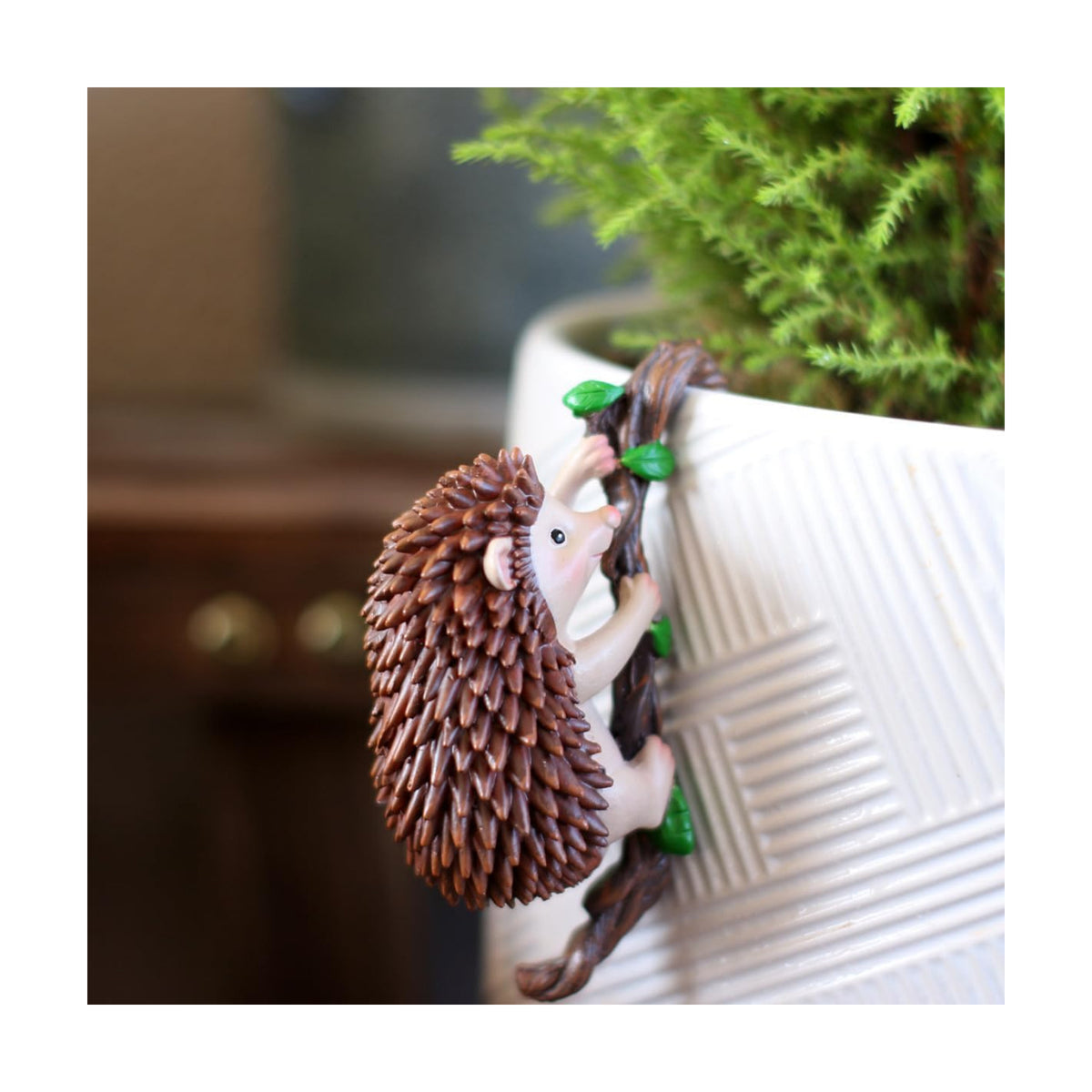 Hedgehog Figure Plant Pot Hanger, Turtle Flower Pot Hugger, Resin Tortoise Statue, Funny Pot Huggers for Planters, Cute Climbing Animal Flower Pot Hugger, Garden Fence Balcony Patio Yard (HEDGEHOG)